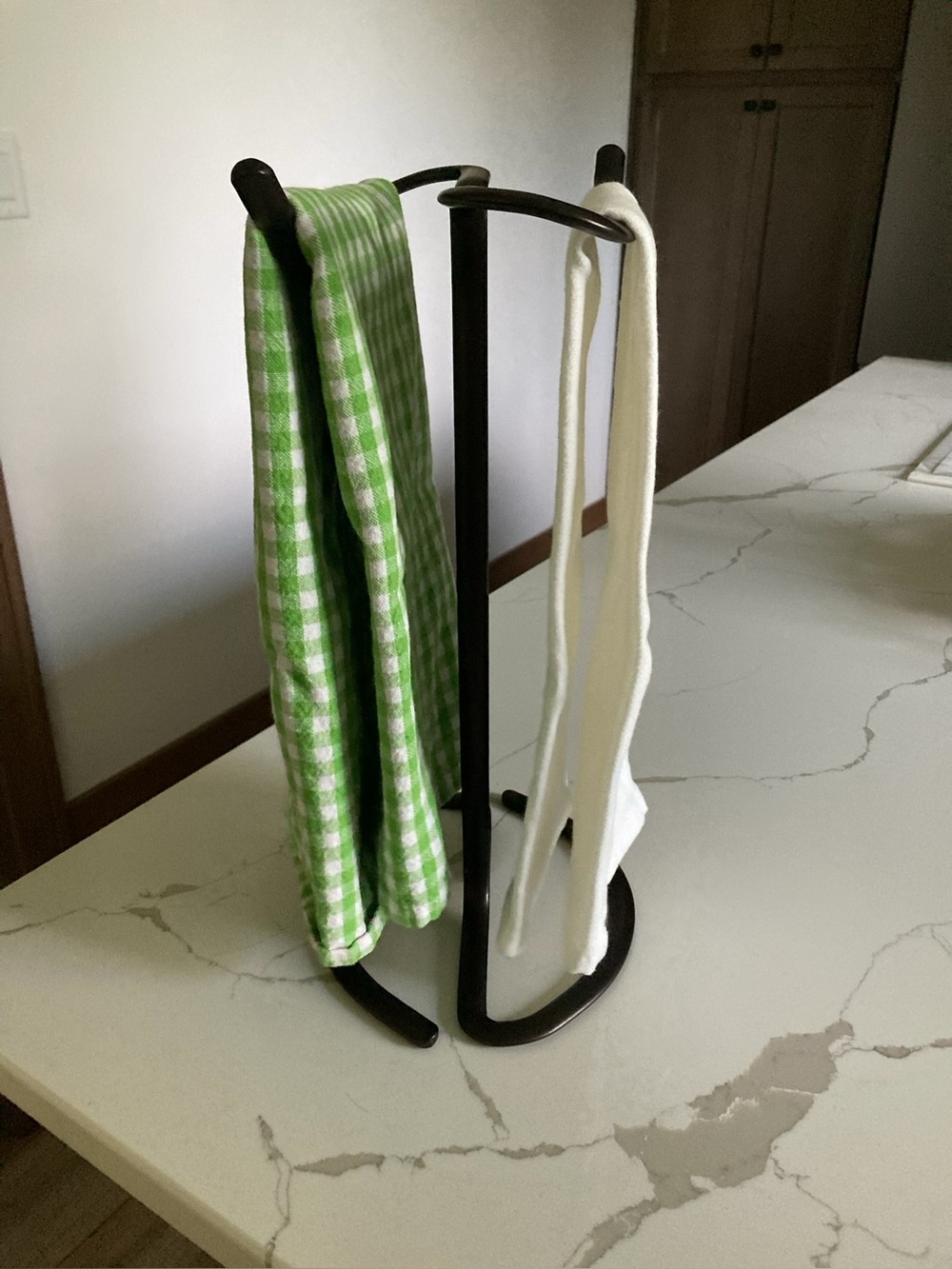 Countertop freestanding Axis fingertip hand towel holder decoration bronze metal